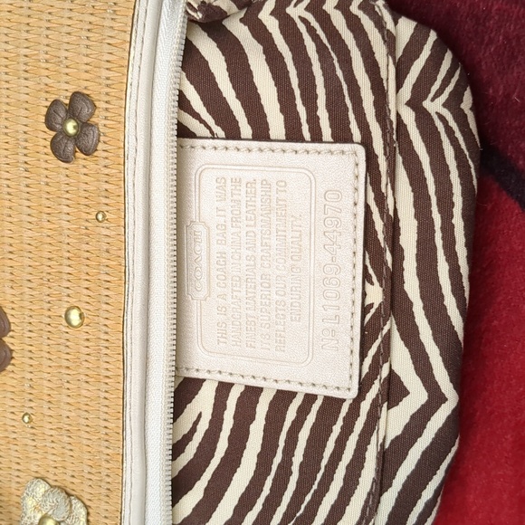 Coach straw flower wristlet - Picture 13 of 16